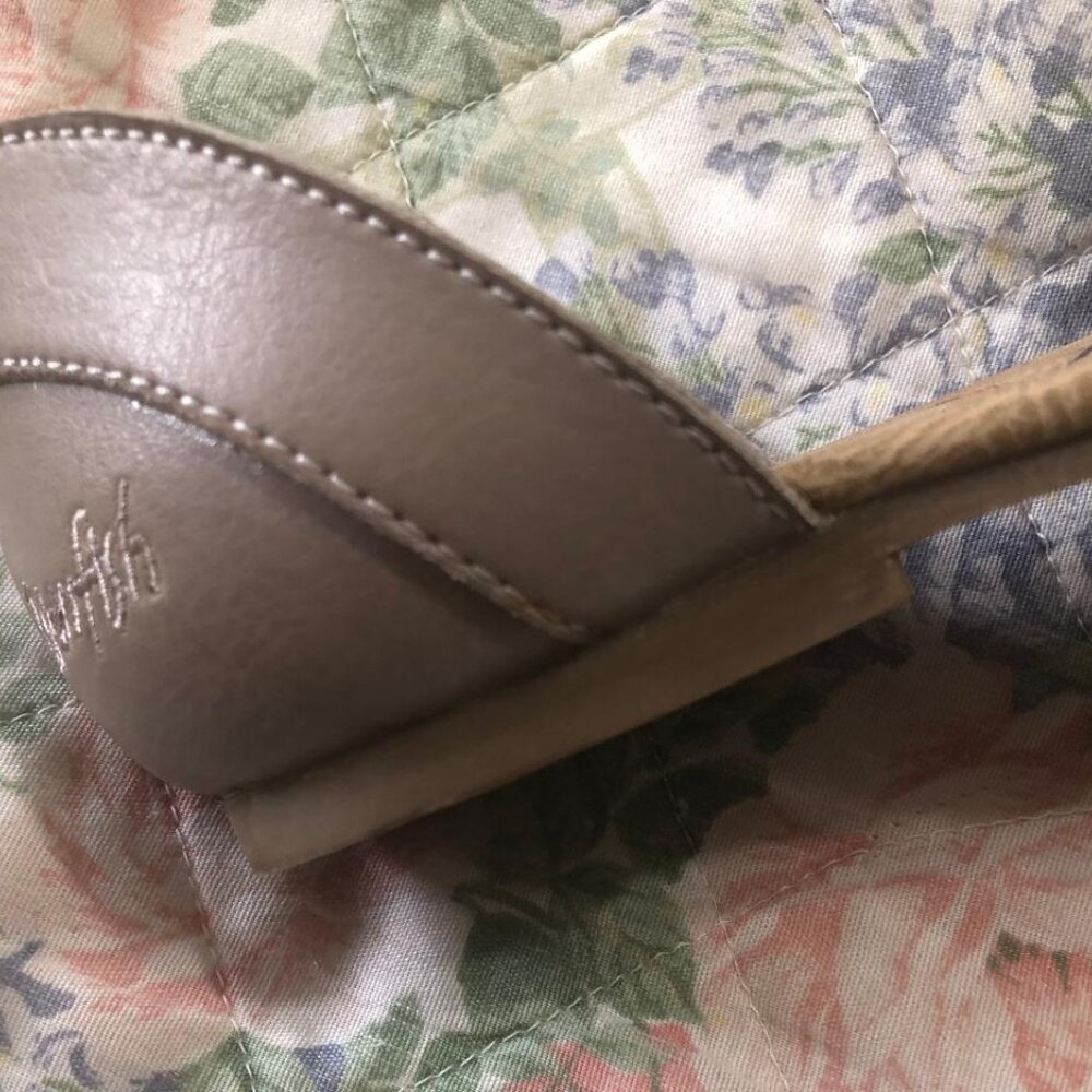 Flat Sandals - Picture 3 of 4